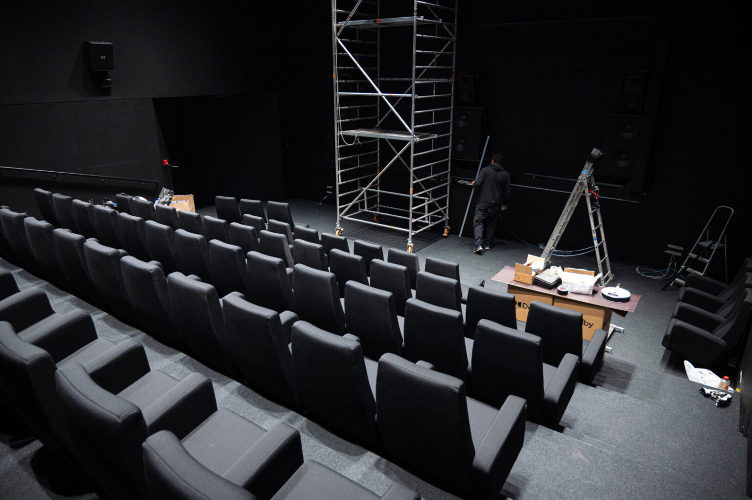 Šiuolaikinio meno muziejuje „Stasys Museum“ šią savaitę baigiami modernios nekomercinio kino salės paskutiniai įrengimo darbai.