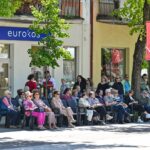 Panevėžys pradeda švęsti vasarą. Jau nuo penktadienio vidurdienio Laisvės aikštėje skamba muzika, atmosferą kaitina sportinis azartas, daug žmonių ir geros nuotaikos.
