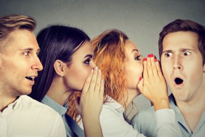 Išgirdus žodį „pletkai“, dažnai kyla neigiamos asociacijos – už akių skleidžiami gandai, perdėtai narstomos svetimos klaidos, kritiškos pastabos apie kitus žmones.