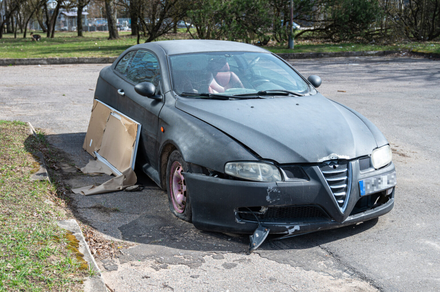 Panevėžio teisėjams teko nagrinėti neeilinę bylą. Teismo dvikovoje susirungė Panevėžio savivaldybė ir su ja bylinėtis nusprendęs panevėžietis, nevažiuojančio automobilio savininkas.