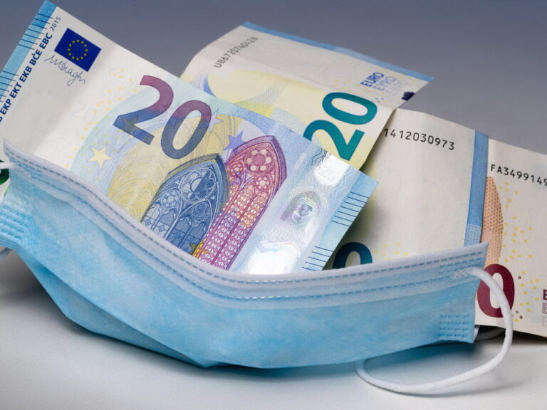 Seimo Lietuvos valstiečių, žaliųjų ir Krikščioniškų šeimų sąjungos frakcijos narys Rimas Jonas Jankūnas siūlo numatyti galimybę gyventojams atgauti jų sumokėtas baudas už karantino ir ekstremaliosios situacijos ribojimų nesilaikymą per COVID-19 epidemiją.