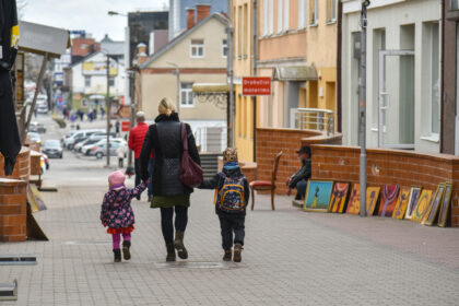 Siekiant paskatinti gimstamumą, kurti palankesnę aplinką šeimoms, Seimo narė demokratė Rūta Miliutė siūlo leisti tėvams, kurie nespėjo pasinaudoti vaiko priežiūros atostogomis iki jam sueis 3 metai, gauti šias atostogas ir išmoką iki vaikui sukaks 8 metai.