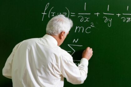 Paskutinis skambutis aidi ne tik abiturientams. Daugiau kaip keturios dešimtys Panevėžio pedagogų pasibaigus šiems mokslo metams planuoja išeiti į užtarnautą poilsį.