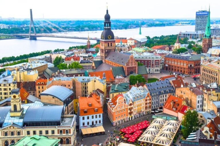 Su kelionių organizatore Panevėžyje bendrove „Autrega“ apžiūrėti Rygos išsiruošęs panevėžietis grįžęs namo neslėpė kartėlio, kad pavėlavusi gidė nuo keliautojų nugvelbė keliolika minučių ir dar bandė įkalbėti visa valanda anksčiau baigti ekskursiją.