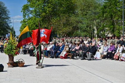 Jau ketvirtą kartą panevėžiečiai ir miesto svečiai, pasipuošę tautiniais rūbais ar tautine simbolika, gegužės 1-ąją rinkosi į Nepriklausomybės aikštę švęsti Tautiškumo šventės.