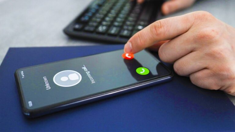 Praeitoje Seimo kadencijoje nepritarus siūlymui  Darbo kodekse numatyti nuotoliu dirbančių darbuotojų teisę po darbo valandų būti darbdavio nepasiekiamais, šis klausimas vėl atsirado politinėje darbotvarkėje. 