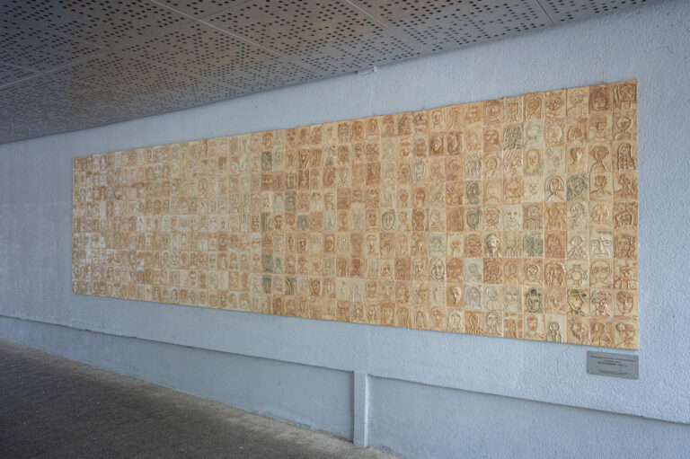 Panevėžio Laisvės aikštę su Klaipėdos gatve jungiančiame tunelyje didėja prieš porą metų pradėta kurti bendra panevėžiečių nuotrauka – keraminis pano.