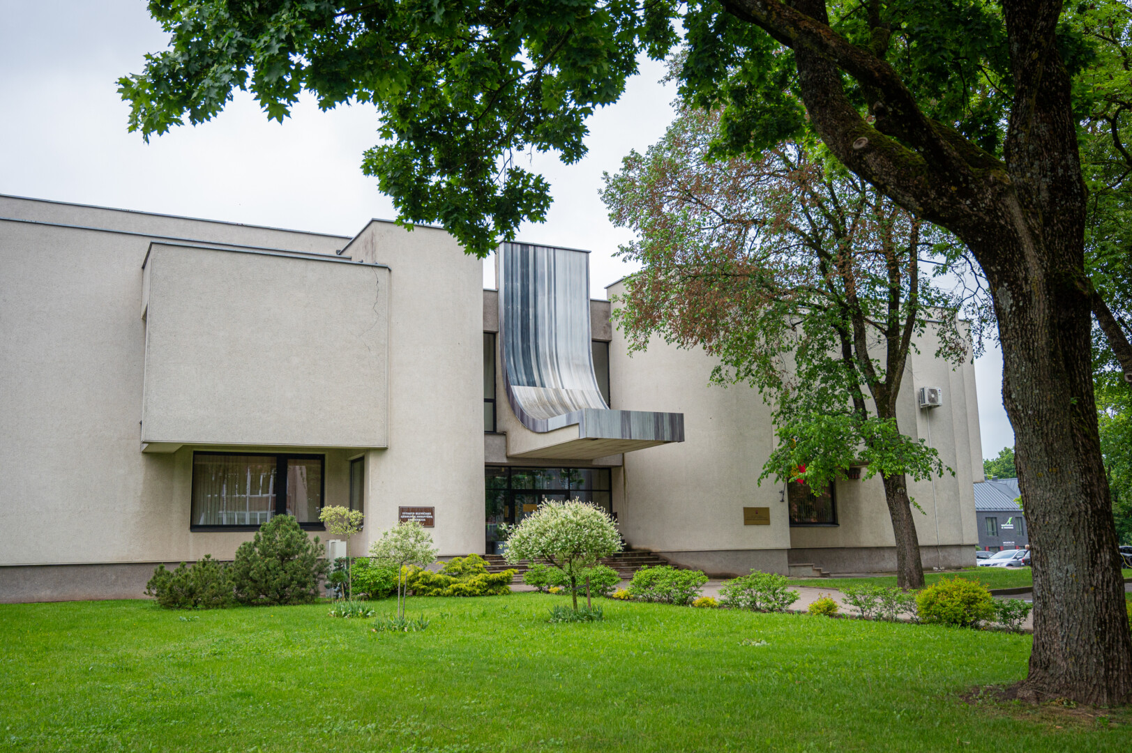 Jei būtų išpildyti galimybių studiją parengusių architektų sumanymai, Respublikos gatvėje Santuokų rūmų pastatas nebebūtų dominuojantis, liktų tik kaip antro plano žaidėjas. P. ŽIDONIO nuotr.