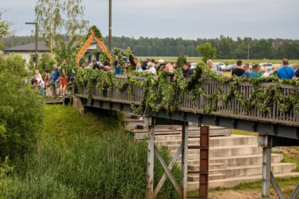 Pagerinti ilgiausio Lietuvos Joninių vainiko rekordą – tokio iššūkio ėmėsi Panevėžio rajono bendruomenės praėjusį savaitgalį.