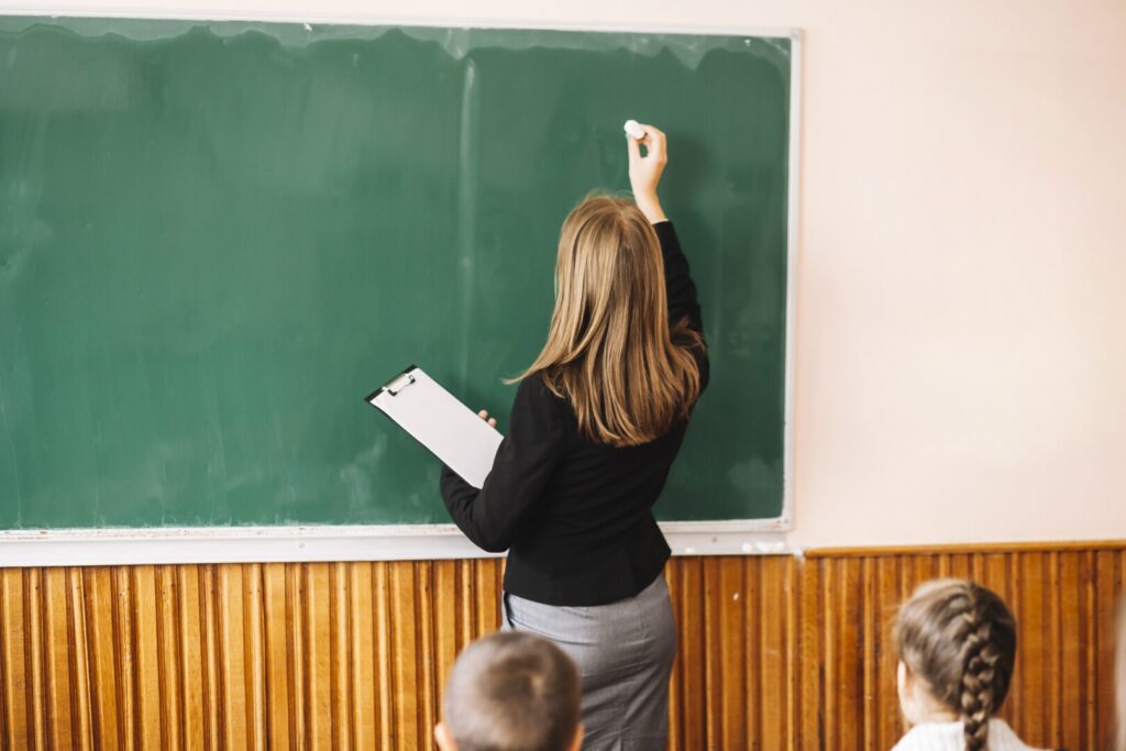 Siekdamas pritraukti trūkstamus pedagogus ir išlaikyti esamus, Panevėžio rajonas pakeitė jų skatinimo tvarką.