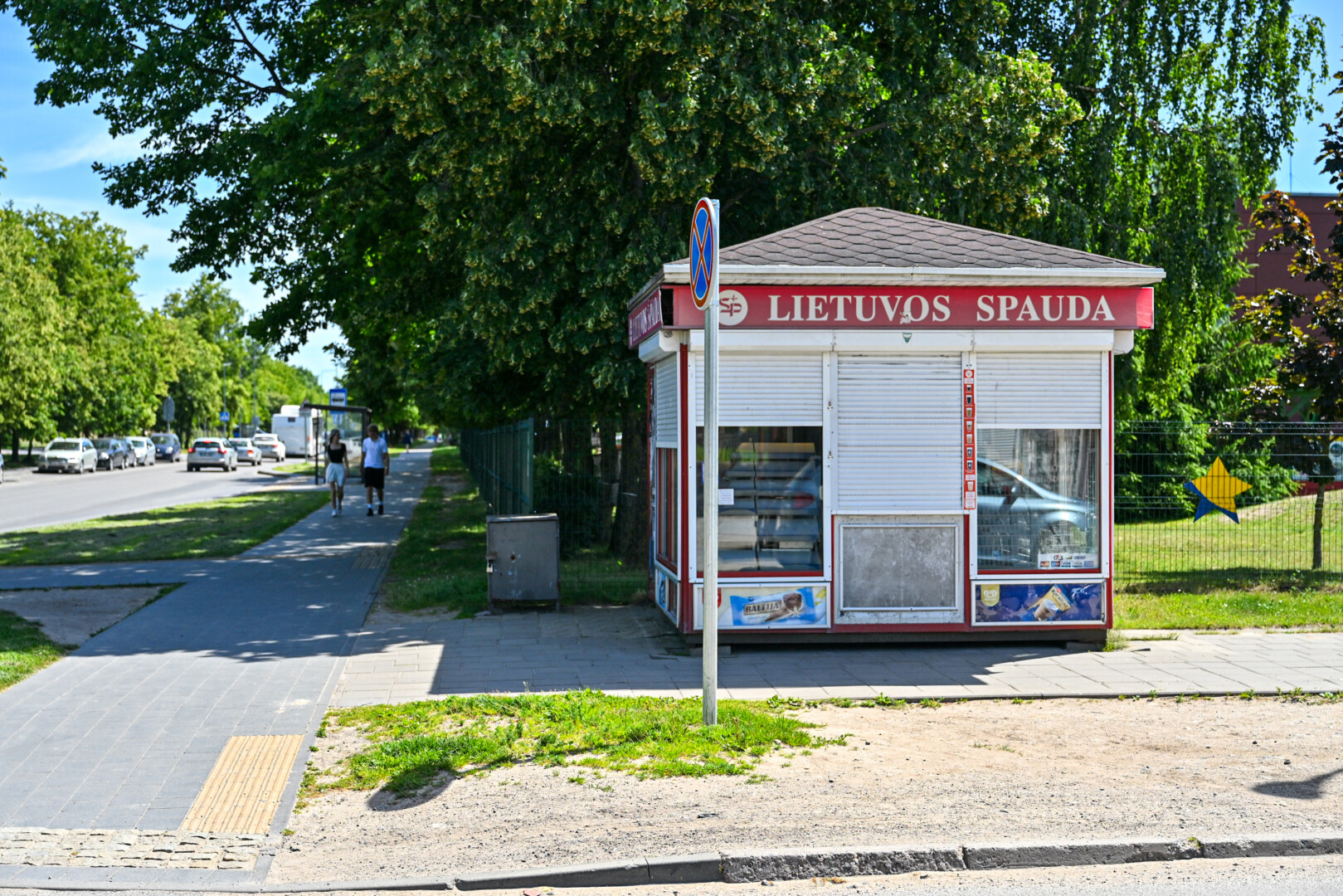 Spaudos kioskas Statybininkų gatvėje šiemet jau antrasis uždarytas mieste. G. KARTANO nuotr.