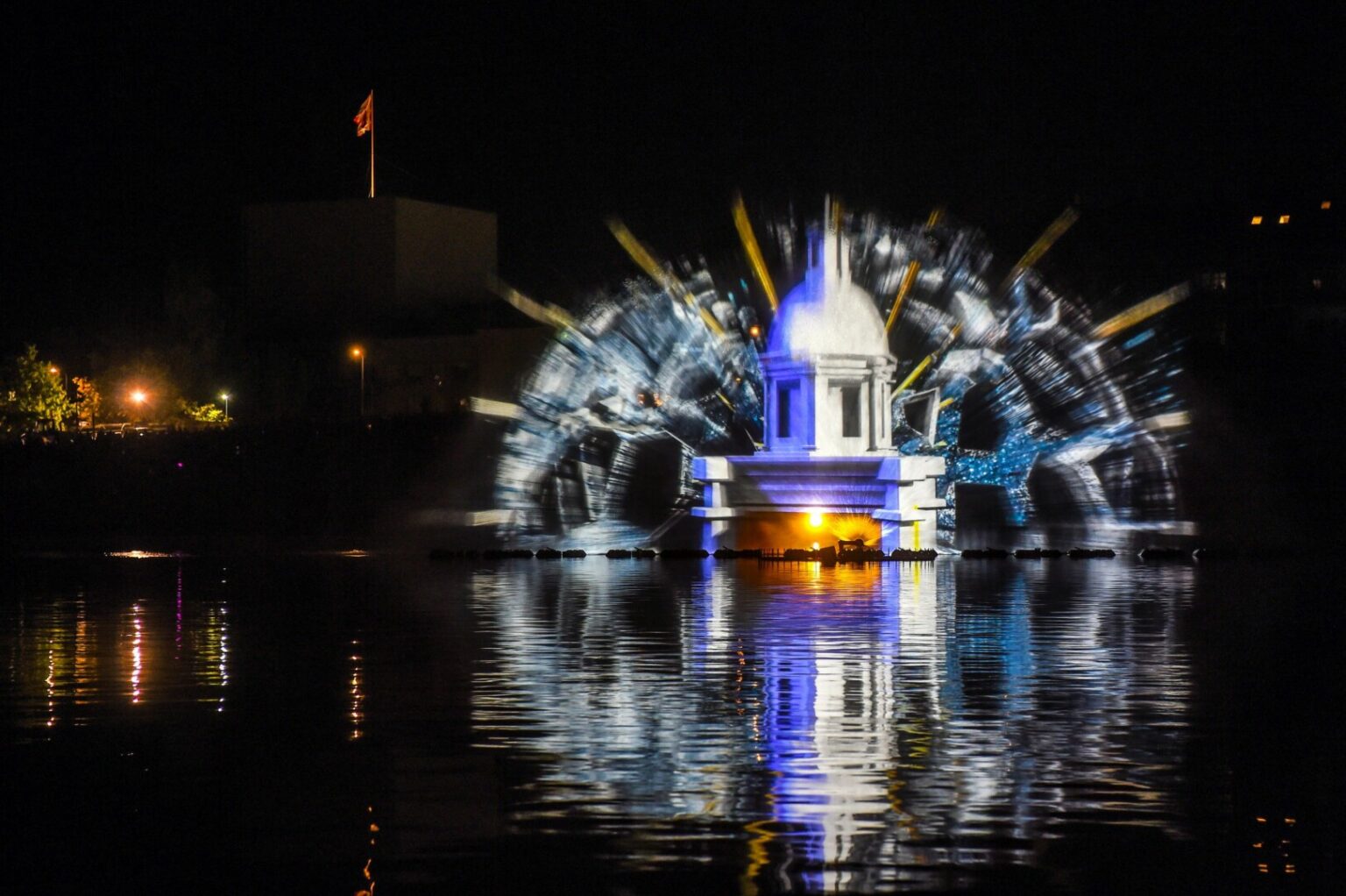 Senvagėje plaukiojantis fontanas ir vėl džiugins audiovizualinėmis projekcijomis kiekvieną ketvirtadienį, penktadienį ir šeštadienį.