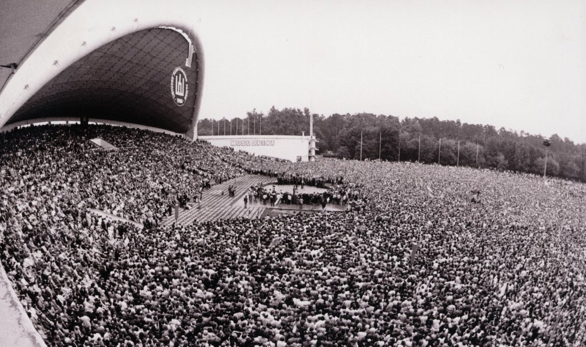 1988 metų rugpjūčio 23-iosios šimtatūkstantinis mitingas Vilniaus Vingio parke jaunam pedagogui tapo kertiniu įvykiu, palikusiu įspūdį visam likusiam gyvenimui. LCVA nuotr.