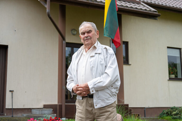 Prieš kone keturis dešimtmečius tautai bundant iš sovietinio sąstingio, drąsiausiųjų žingsnius lėmė ne politika, o vertybės – tiesa, orumas ir tikėjimas nepriklausoma valstybe. Tarp tokių buvo ir pedagogas, buvęs Panevėžio rajono meras Marijonas Kazimieras Jočys su šeima.