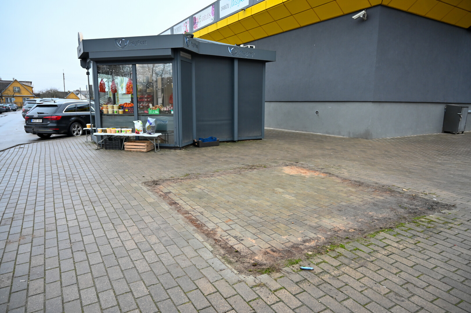 Kodėl vienas po kito mieste dingsta spaudos kioskai, išgirsti jų tinklą valdančios bendrovės komentarų nepavyksta. G. KARTANO nuotr.