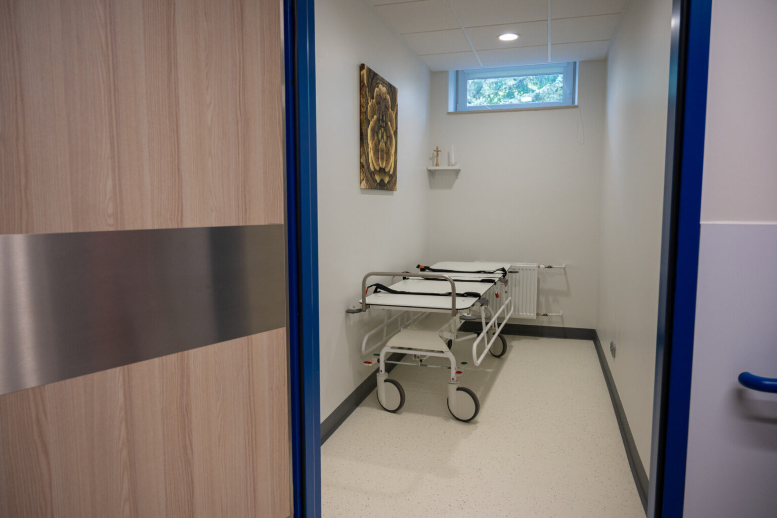 Iki šiol Lietuvoje nebuvo reglamentuotos tvarkos, kuri garantuotų, kad kritinės būklės pacientas ligoninėje galėtų paskutines gyvenimo valandas praleisti su artimais žmonėmis.