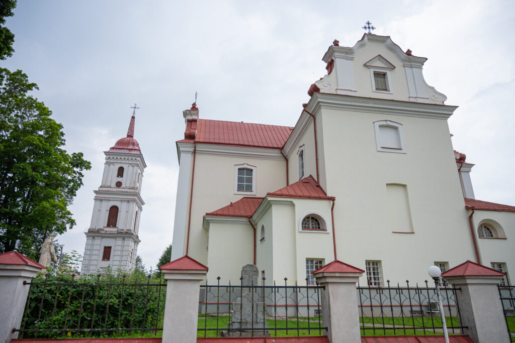 Panevėžiečiai pastaruosius devynerius metus į kaimyninio Anykščių rajono Troškūnų bažnyčią važiuodavo ne tik melstis, bet ir į garsių pramoginės muzikos atlikėjų koncertus.