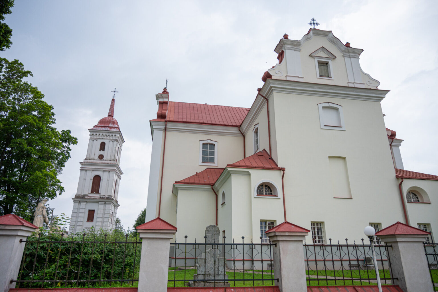 Panevėžiečiai pastaruosius devynerius metus į kaimyninio Anykščių rajono Troškūnų bažnyčią važiuodavo ne tik melstis, bet ir į garsių pramoginės muzikos atlikėjų koncertus.