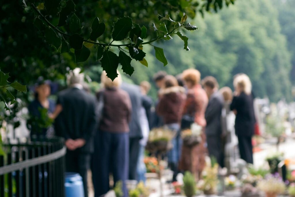 Su išeinančia vyresniąja karta Lietuvoje traukiasi ir senosios laidotuvių tradicijos.