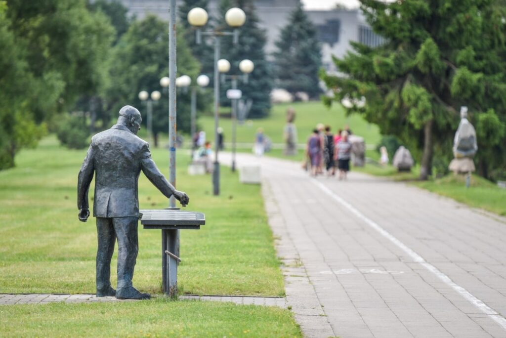 Panevėžio savivaldybei vis nepavyksta į miesto centrą sugrąžinti dėl jo rekonstrukcijos prieš keletą metų iškeltų skulptūrų.