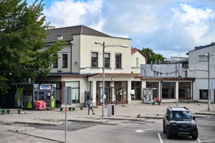 Kad nestovėtų visiškai tuščias senasis autobusų stoties pastatas, Panevėžio savivaldybė nusprendė jį išnuomoti.