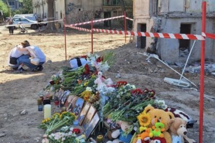 Lyginant gyventojų ir teikiamos paramos kiekį, Lietuva yra viena labiausiai Ukrainai padedančių šalių. Dar daugiau paramos siunčia Estija, nedaug nuo Lietuvos atsilieka kaimyninė Latvija.