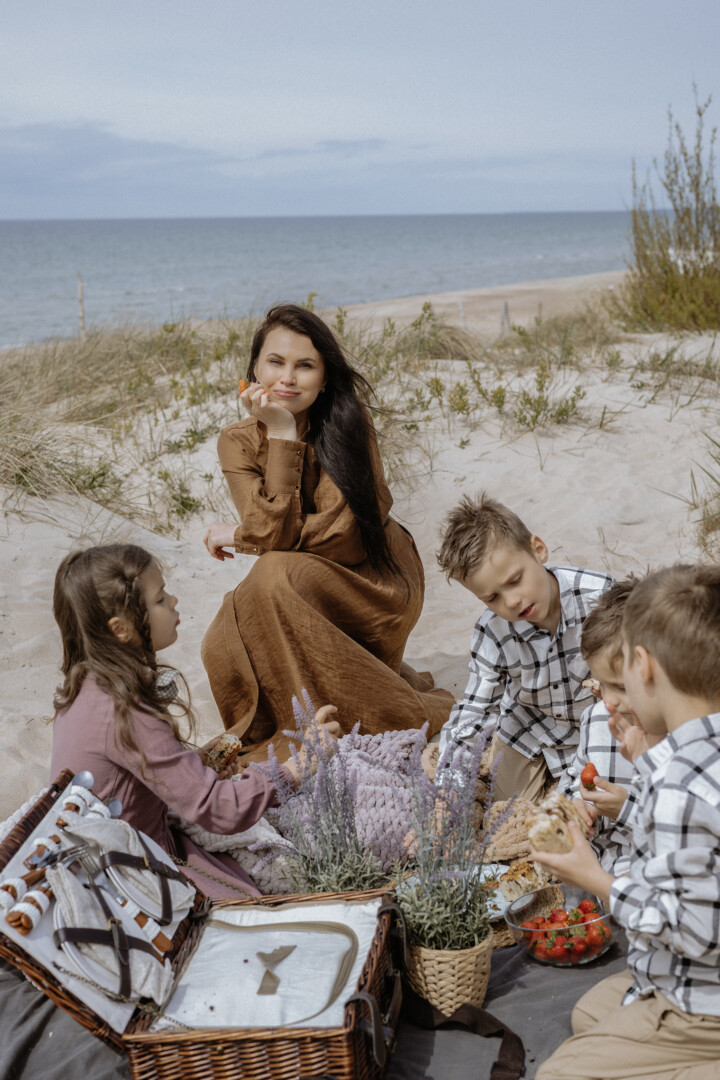 Viktorija Solovej nė neslepia: motinystė jai nepasirodė vien tik saldi ir cukruota, kaip kartais bandoma pavaizduoti. ZALIA.PHOTOGRAPHY nuotr.