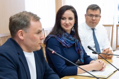 Valstybės saugumo departamentas (VSD) neturi duomenų, kad socialdemokratų nominuota kandidatė į premjero postą Inga Ruginienė, politikės aplinkos ryšiai ar veikla keltų grėsmę nacionaliniam saugumui, skelbia portalas LRT.