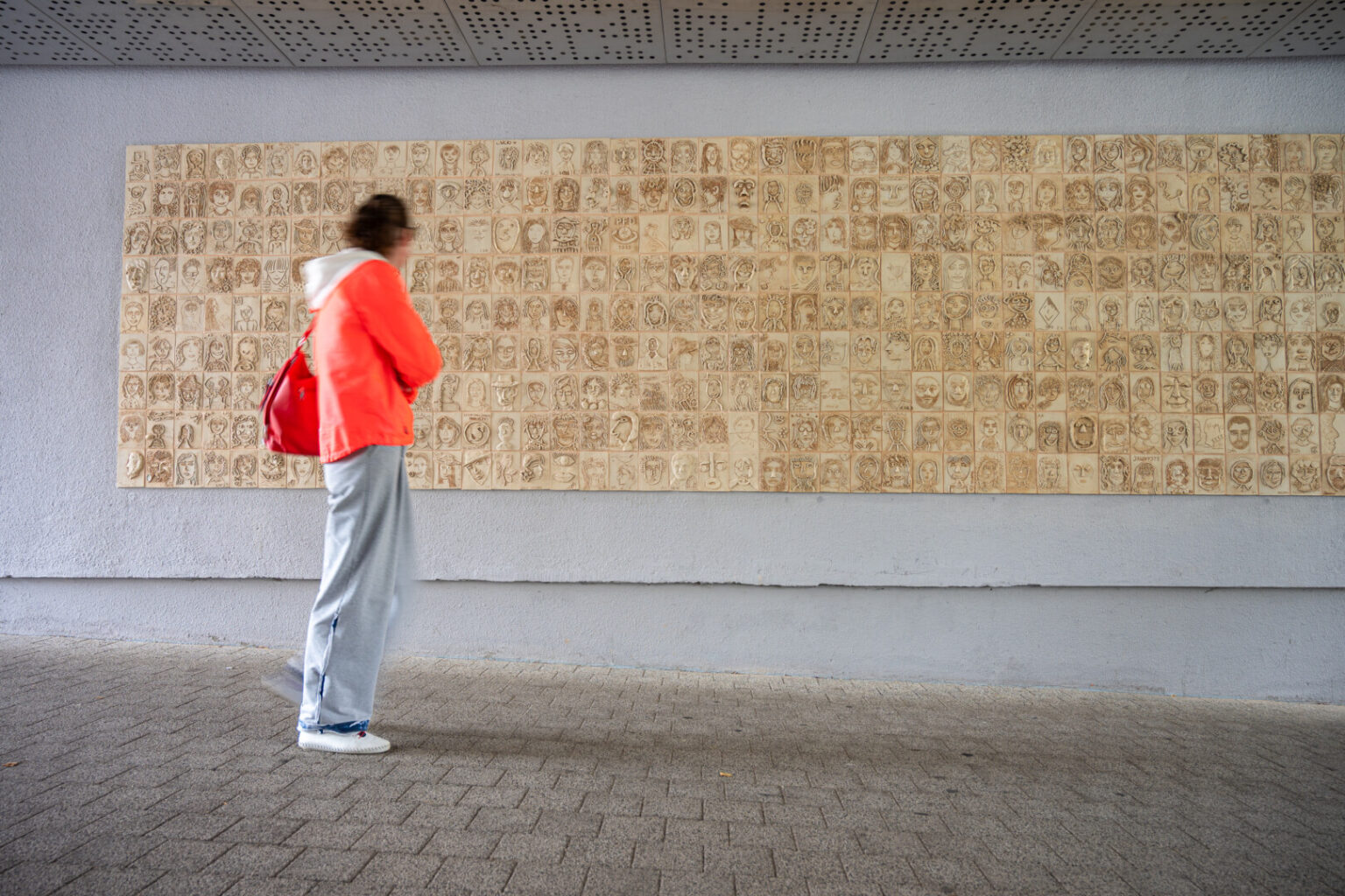 Pačioje Panevėžio širdyje, Laisvės aikštės tunelyje, baigtas trejus metus kurtas keraminis pano – bendras panevėžiečių sudėliotas paveikslas.