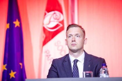 Vienu iš kandidatų į premjerus laikytas Vilniaus rajono meras Robertas Duchnevičius trečiadienį pranešė nesieksiantis Vyriausybės vadovo posto. 