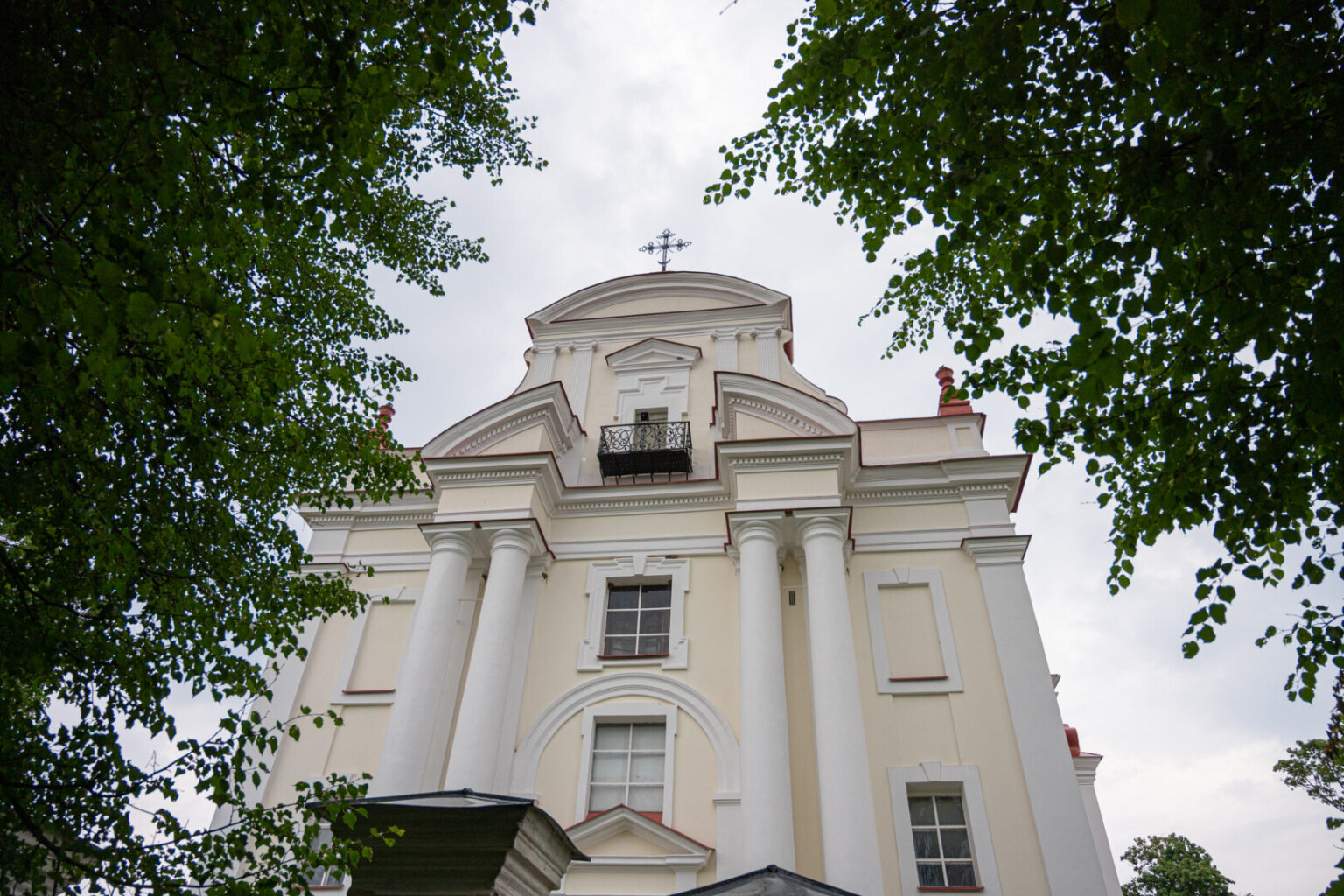 Panevėžiečiai pastaruosius devynerius metus į kaimyninio Anykščių rajono Troškūnų bažnyčią važiuodavo ne tik melstis, bet ir į garsių pramoginės muzikos atlikėjų koncertus. Visgi pastarojo malonumo tokių renginių gerbėjai neteks.