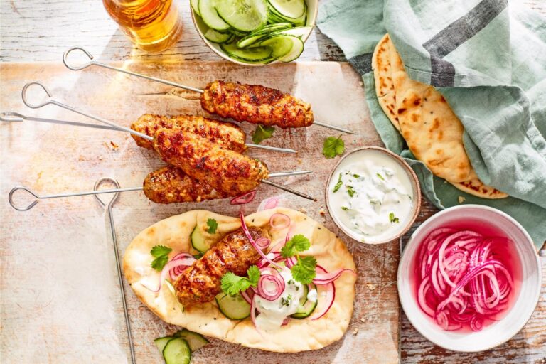 Kebabais galima vadinti bet kokią ant iešmo iškeptą mėsą. Tačiau kai mėsa naudojama malta, prisideda smagiai skambantis žodelis „liulia“.