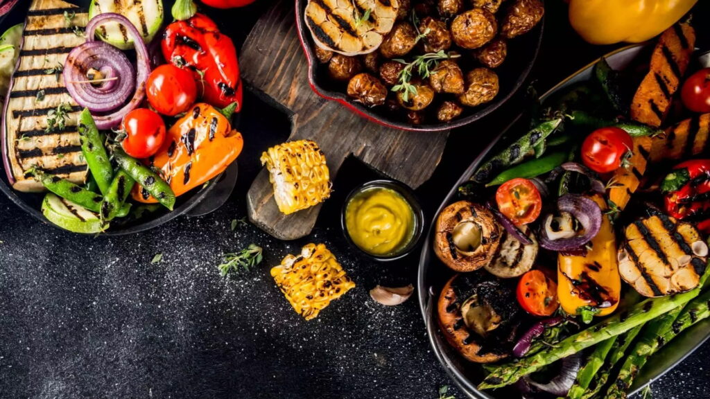 Šašlykai – puikus pasirinkimas vaišėms, kai ilgėjančiais besibaigiančios vasaros vakarais susirenkame su draugais prie ugnies. Bet kuo gi pavaišinti svečius, kol visi laukia pagrindinio patiekalo?