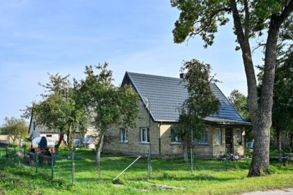 Tvarkinga, darni aštuonis vaikus auginančių Rasos ir Alvydo Krištopaičių šeima iš Alančių kaimo prieš pusmetį liko kaip stovi.