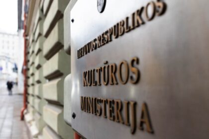 „Nemuno aušros“ atstovui Ignotui Adomavičiui tapus kultūros ministru, Literatūros taryba pranešė apie atsistatydinimą.