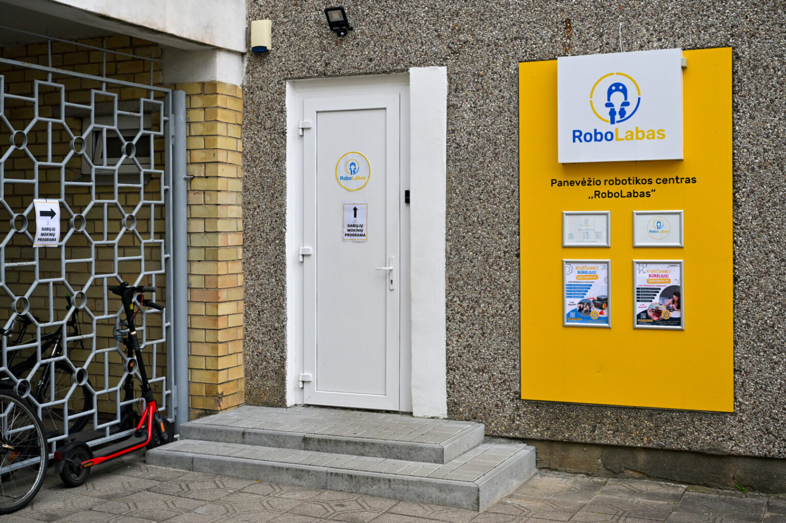 Tikimės, kad per kelerius metus šalies olimpiadose bus daugiau Panevėžio moksleivių laimėjimų, kad bus stipresni jų pasirodymai dalykinėse olimpiadose ir konkursuose, gal vaikai daugiau vyks į tarptautinius konkursus.“ S. Sėrikovienė