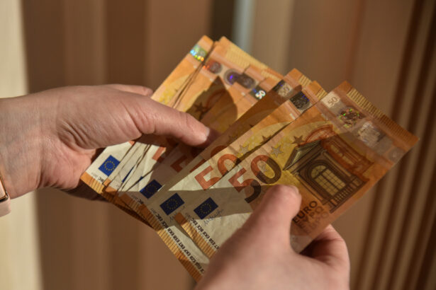 Nuo kitų metų pradžios minimali mėnesinė alga (MMA) Lietuvoje kils dar kartą – tai gera žinia mažiausiai uždirbantiesiems.