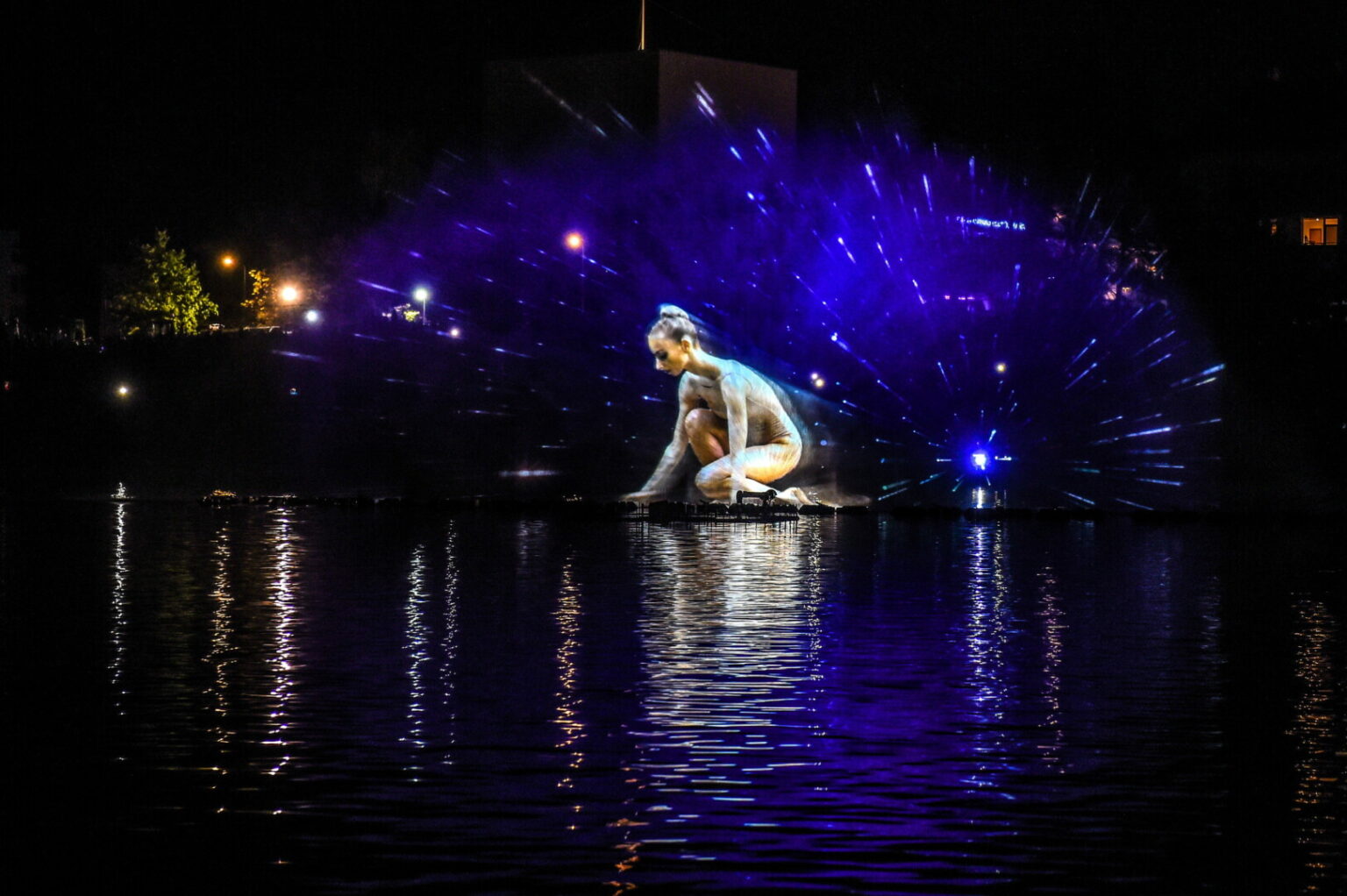 Šį savaitgalį panevėžiečiai ir miesto svečiai kviečiami pasinaudoti paskutine proga šiais metais pamatyti Senvagės fontano muzikos, šviesų ir vaizdo projekcijų programą.