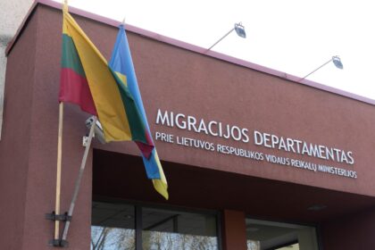 Nuo trečiadienio stabdomas naujų prašymų įdarbinti užsieniečius priėmimas, skelbia Migracijos departamentas.