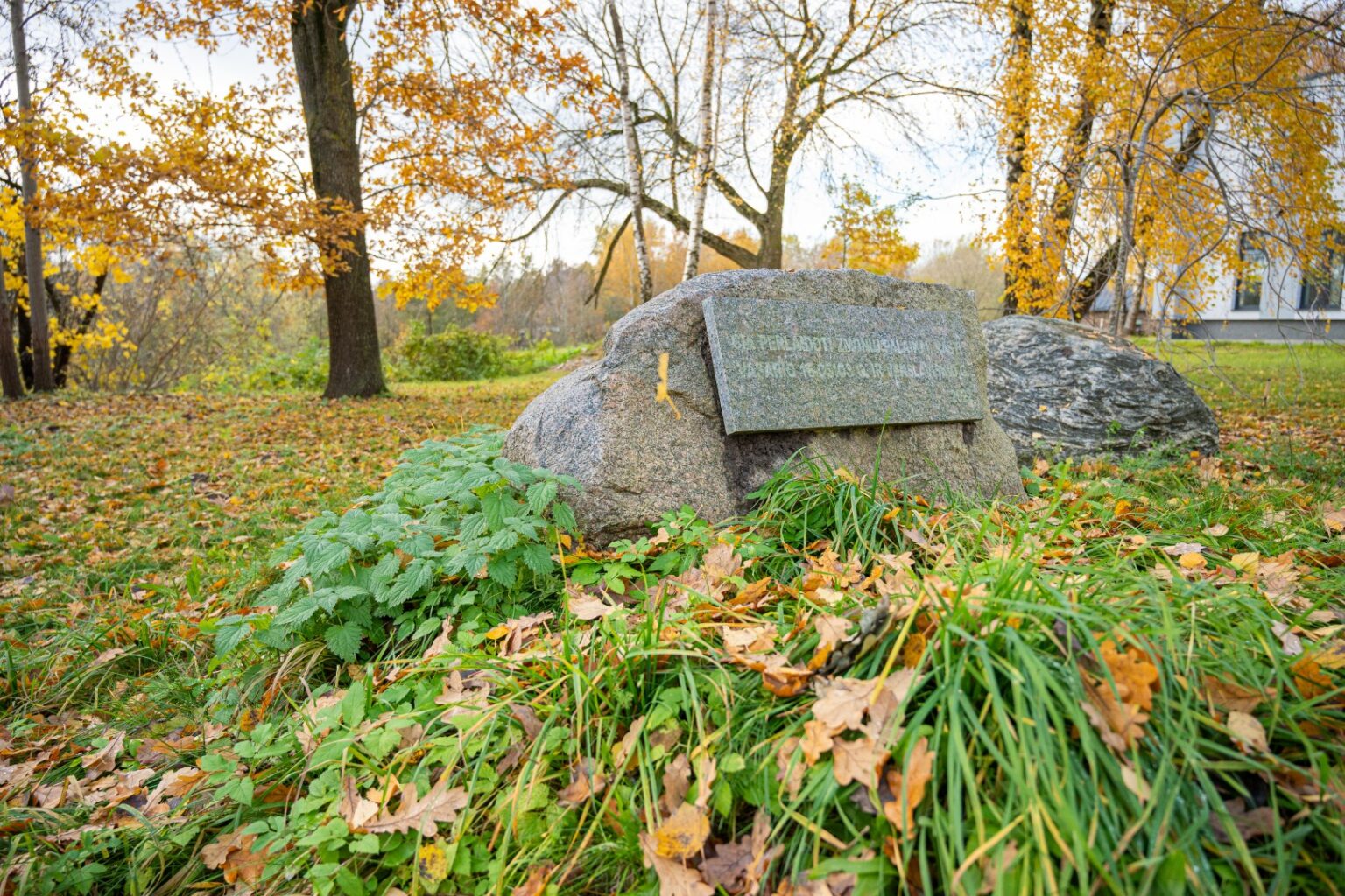 Artėjant Vėlinėms Panevėžyje esanti išskirtinė protėvių perlaidojimo vieta atrodo liūdnai apleista.