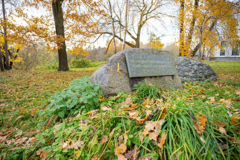Artėjant Vėlinėms Panevėžyje esanti išskirtinė protėvių perlaidojimo vieta atrodo liūdnai apleista.