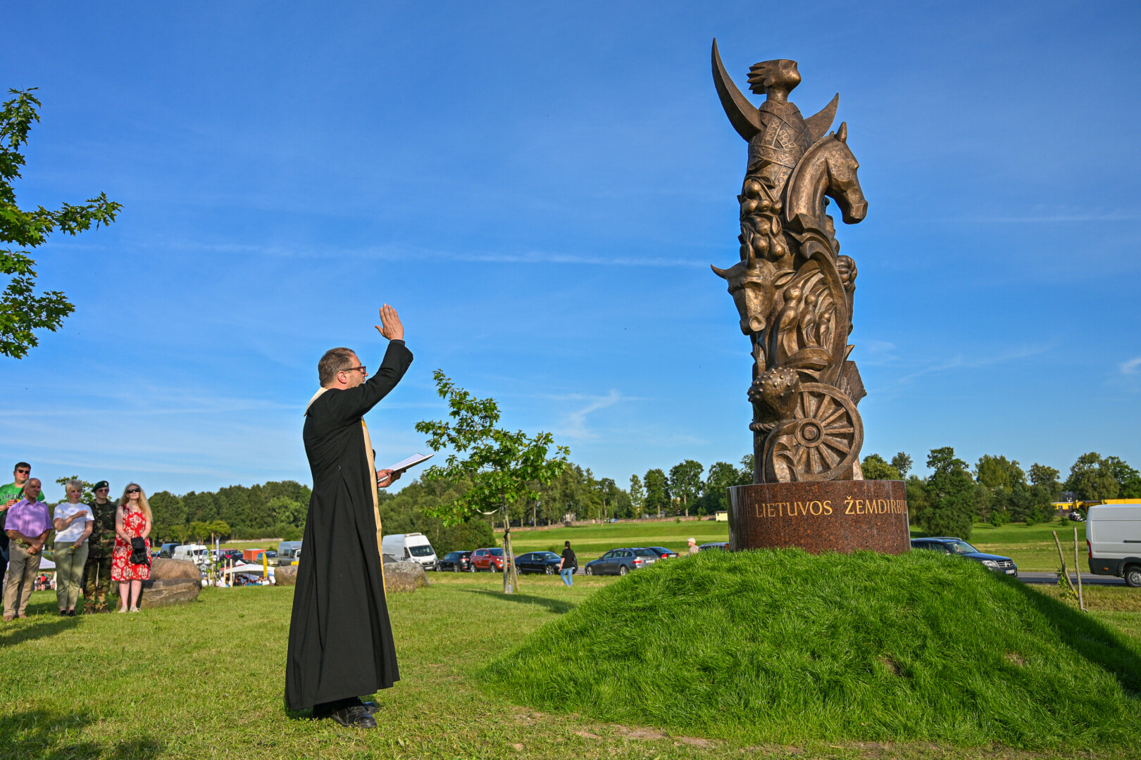 Algimanto Birbilo iniciatyva Čičinsko kalno pašonėje pastatytas paminklas Lietuvos žemdirbiams rajono biudžetui atsiėjo gerokai per 100 tūkstančių eurų. P. ŽIDONIO nuotr.