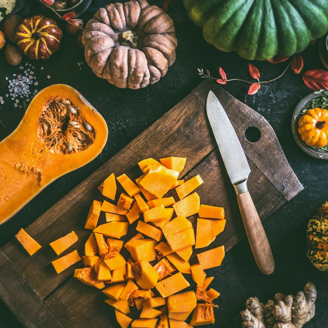 Rudeninis stalas be moliūgų neįsivaizduojamas: jie ir pagrindinė puošmena, ir nepakeičiamas pagardas.