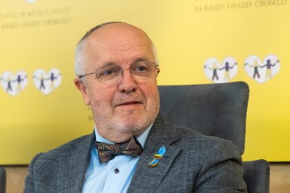 Seimo pirmininkas Juozas Olekas mano, kad parlamentas privalo išspręsti lyčiai neutralios partnerystės įstatymo klausimą.