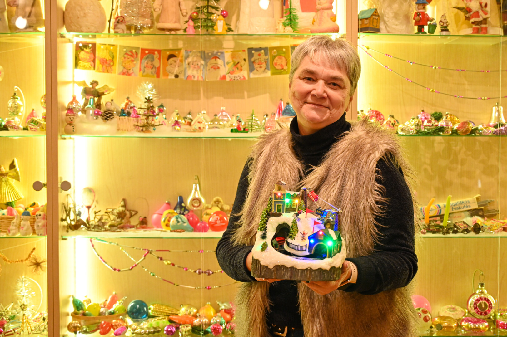 Kaip pasakoja Violeta Karklytė, apie 1896-uosius Lietuvoje veikusiose rusiškose mokyklose pradėtos rengti kalėdinės šventės su papuoštomis eglutėmis ir dovanėlėmis vaikams. Taip norėta į rusiškas mokyklas pritraukti ir daraktorių slaptai mokytus lietuvių vaikus. P. ŽIDONIO nuotr.