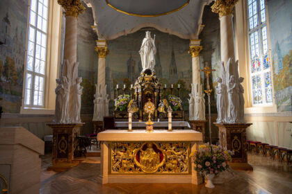 Iš Panevėžio Kristaus Karaliaus katedros sakyklos jau perskaičius visą Šventąjį Raštą, 100 metų sukaktį mininti vyskupija žengia kitą žingsnį – kviečia ranka perrašyti vieną iš keturių Naujojo Testamento Evangelijų.