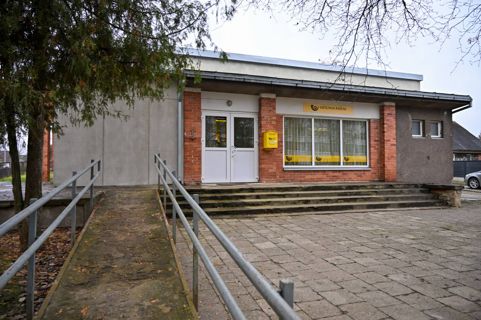 Ėmusi ieškoti, kur prapuolė siųstas laiškas, iš Panevėžio 6-ojo pašto darbuotojų piniaviškė iš pradžių išgirdo, kad jis bus atneštas rytoj, paskui – kad siuntą gaus po trijų dienų, galiausiai liepta pačiai ateiti pasiimti į paštą. P. ŽIDONIO nuotr.