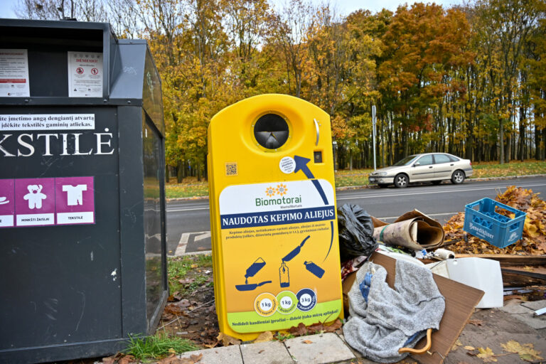 Jau įpratę rūšiuoti popierių, stiklą, plastiką bei maisto atliekas panevėžiečiai pratinami į bendrus konteinerius nepilti ir aliejaus.