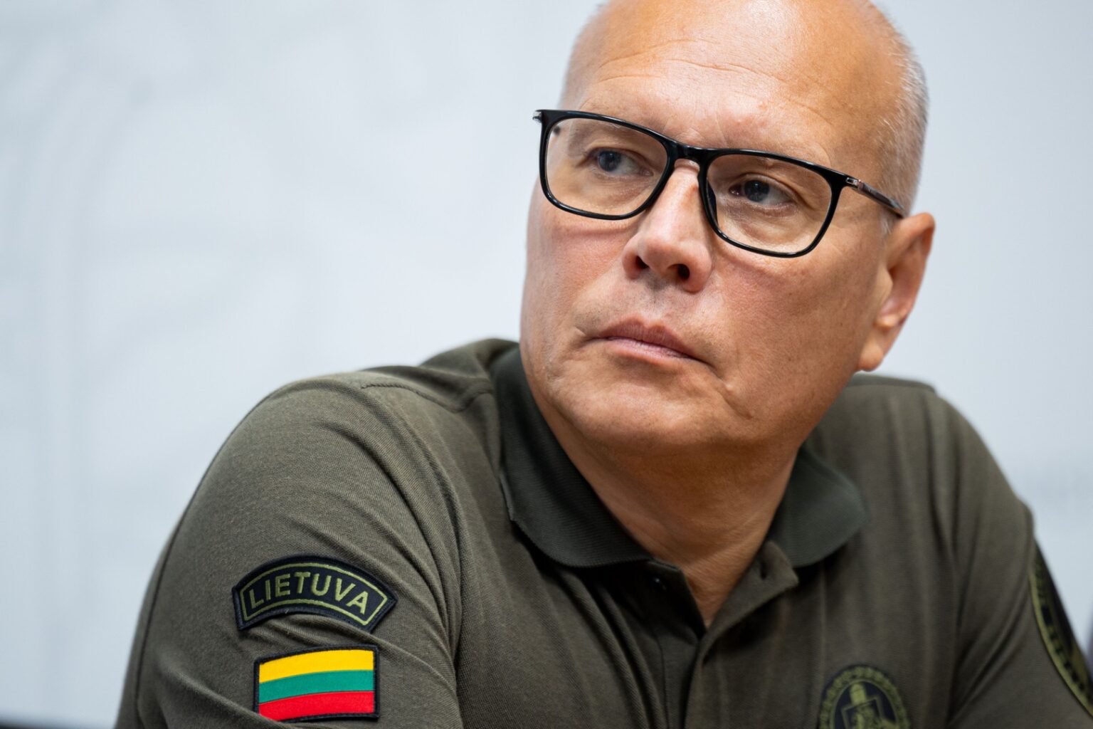 Iš Baltarusijos į Lietuvą toliau plūstant kontrabandiniams balionams, jų į Lietuvą bandyta siųsti ir iš Kaliningrado, sako Valstybės sienos apsaugos tarnybos (VSAT) vadas Rustamas Liubajevas.