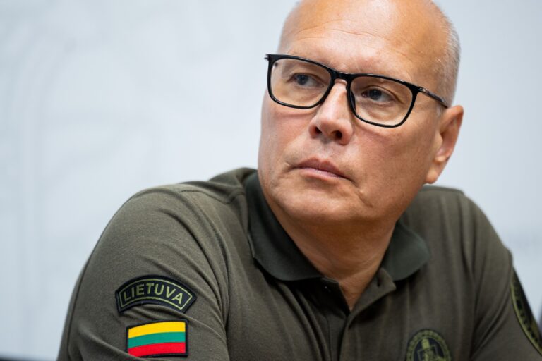  Iš Baltarusijos į Lietuvą toliau plūstant kontrabandiniams balionams, jų į Lietuvą bandyta siųsti ir iš Kaliningrado, sako Valstybės sienos apsaugos tarnybos (VSAT) vadas Rustamas Liubajevas.